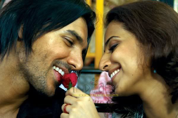 http://i561.photobucket.com/albums/ss52/john_abrh/John_films/Salaam_E_Ishq/still34.jpg