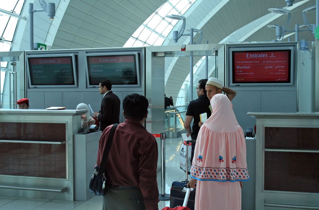 http://i561.photobucket.com/albums/ss57/vivekman777/DXB-BOM%20EK%20Business/P25.jpg