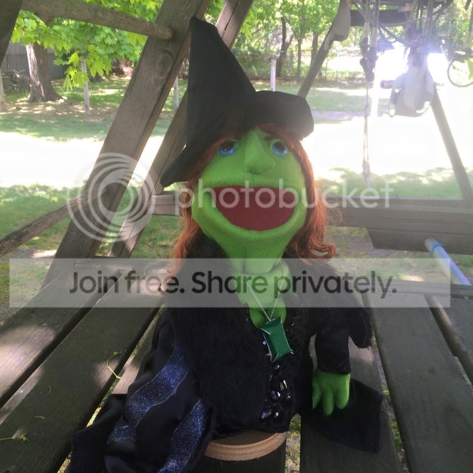  photo Puppet Zelena_zpsuhy5hlwq.jpg